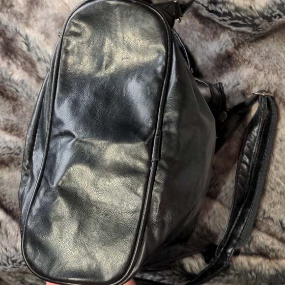 🌷Vegan Leather Backpack - Picture 13 of 16